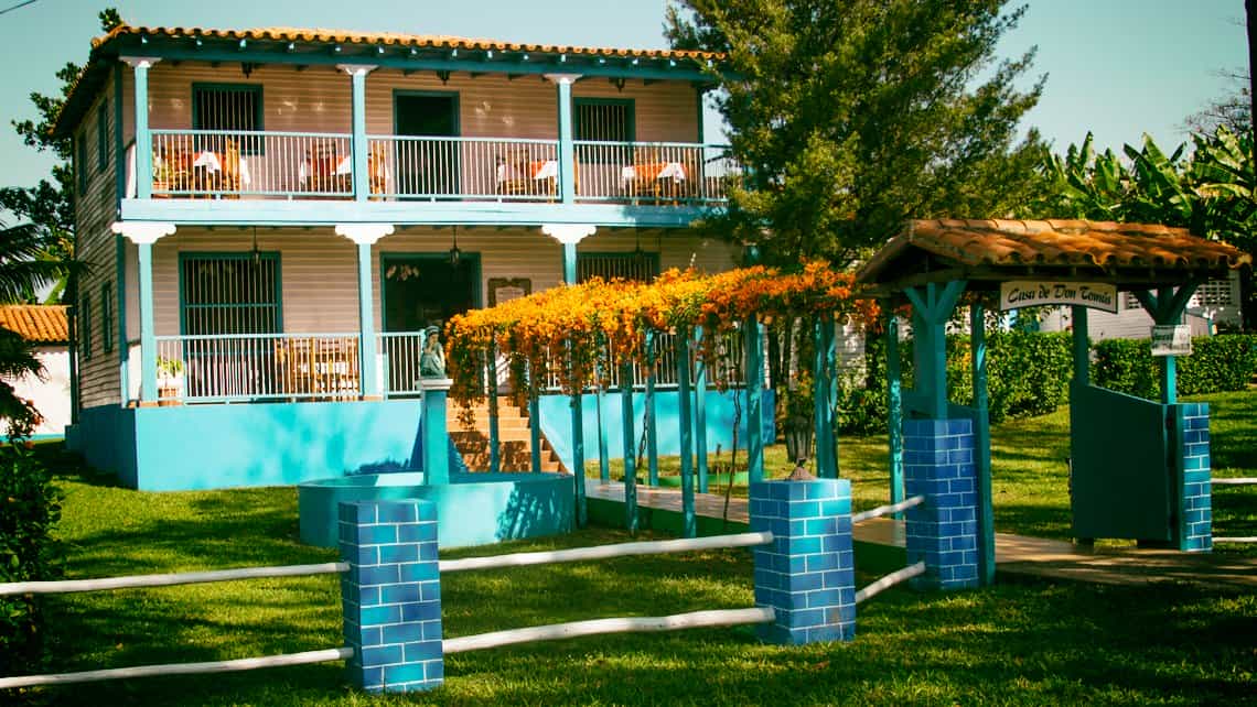 Bella casa tradicional cubana en el pueblo de Viñales