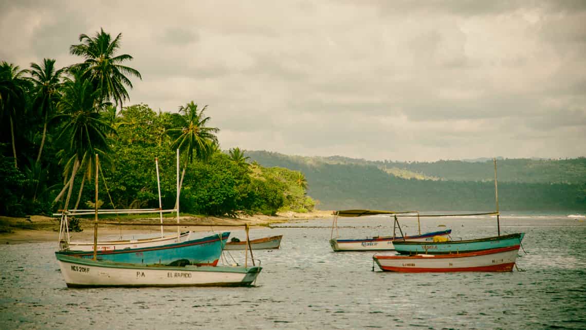 Botes de pescadores en Playa Baracoa