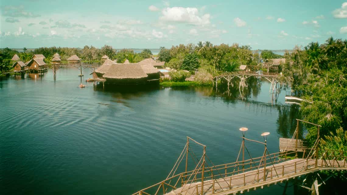 Panorama de la Laguna del Tesoro y la Aldea Taina de Guama