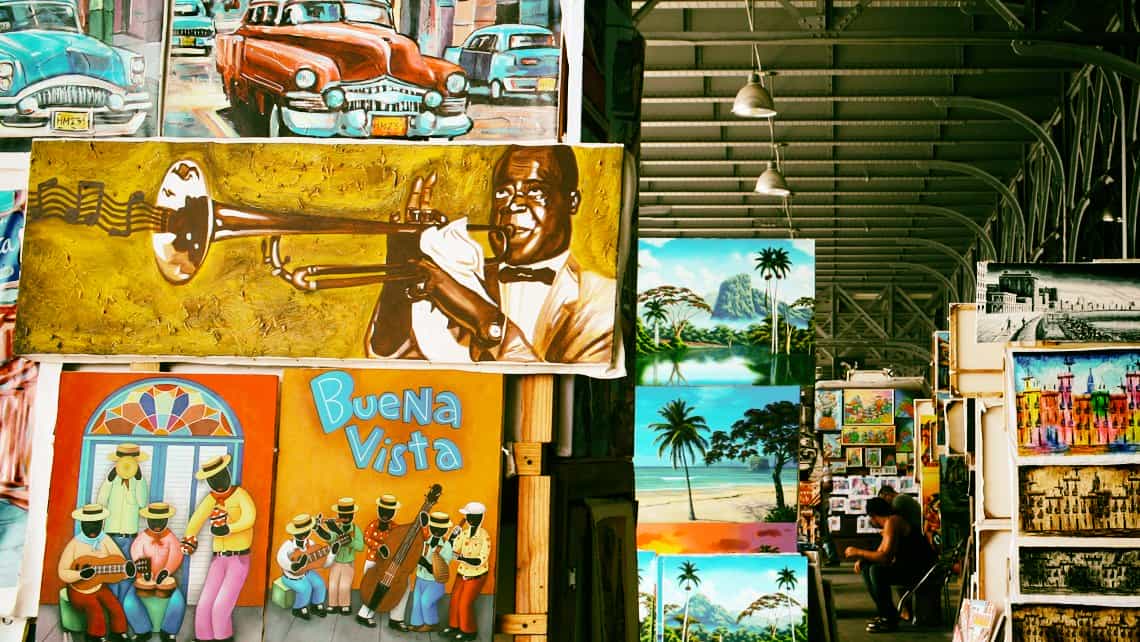 Pinturas de arte naif en la feria de artesania de la Avenidad del Puerto