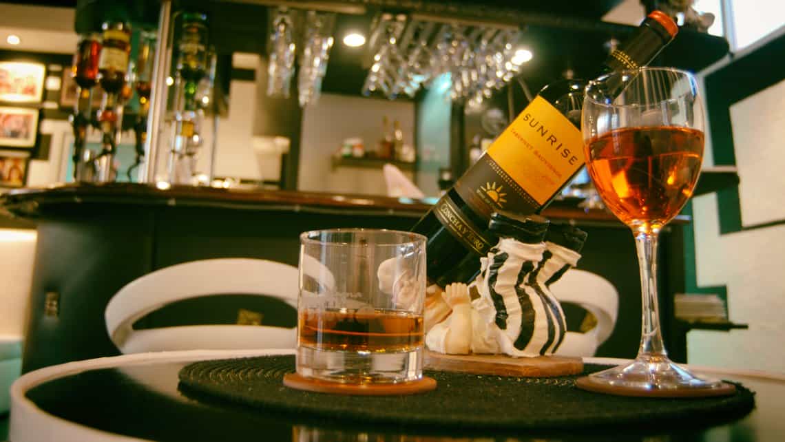 Un trago de cognac para terminar la cena en la Paladar Restaurante El Diluvio