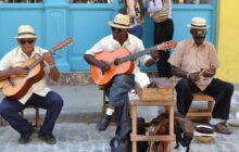 Músicos callejeros cubanos