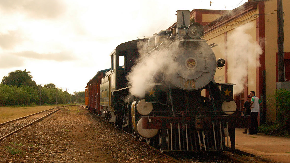 ¿Qué lugares en La Habana permiten acercarse a la historia del ferrocarril cubano?