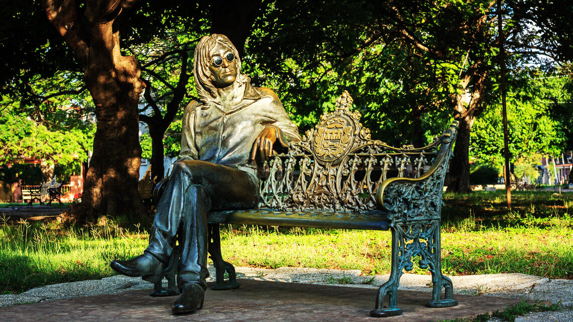 Cinco estatuas de famosos en Cuba