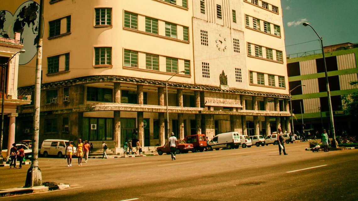 Un paseo por la Avenida Carlos III - Blog de Viaje por Cuba