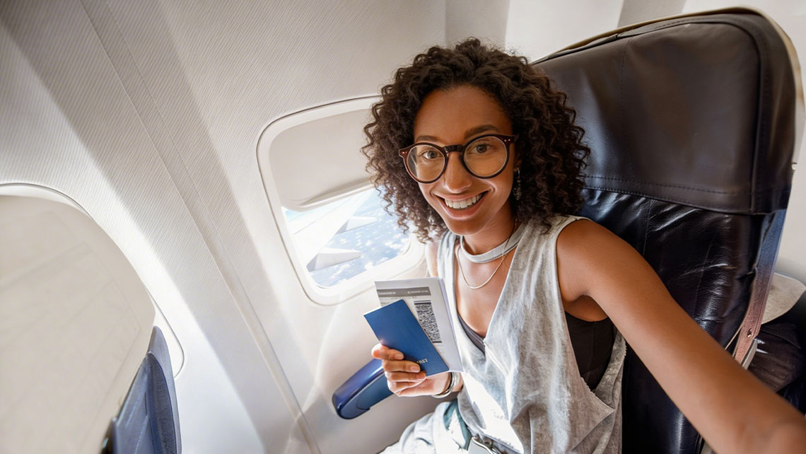 Bella chica dominicana viajando a su país